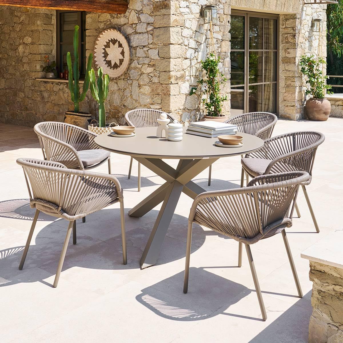 etezen - Table de jardin Oryon - 130cm ronde - 6 places, coloris café