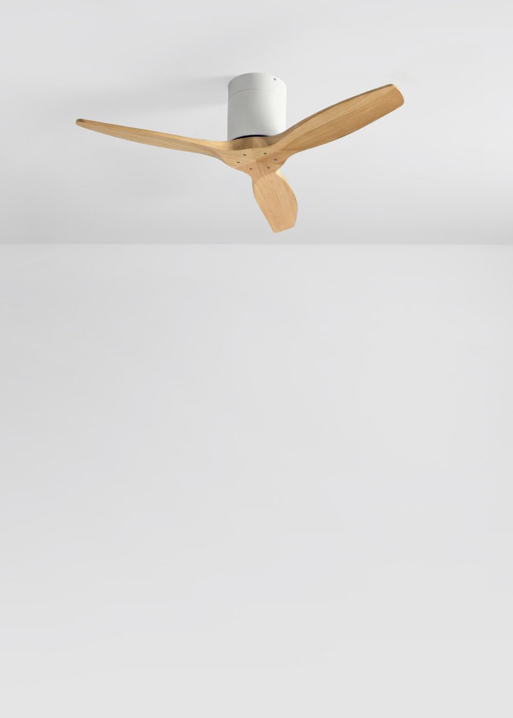 CREATE WINDCALM S Ventilateur de plafond ABS blanc, pales effet bois clair avec télécommande, 40 W, silencieux, Ø112 cm, 6 vitesses, minuteur, fonction été/hiver