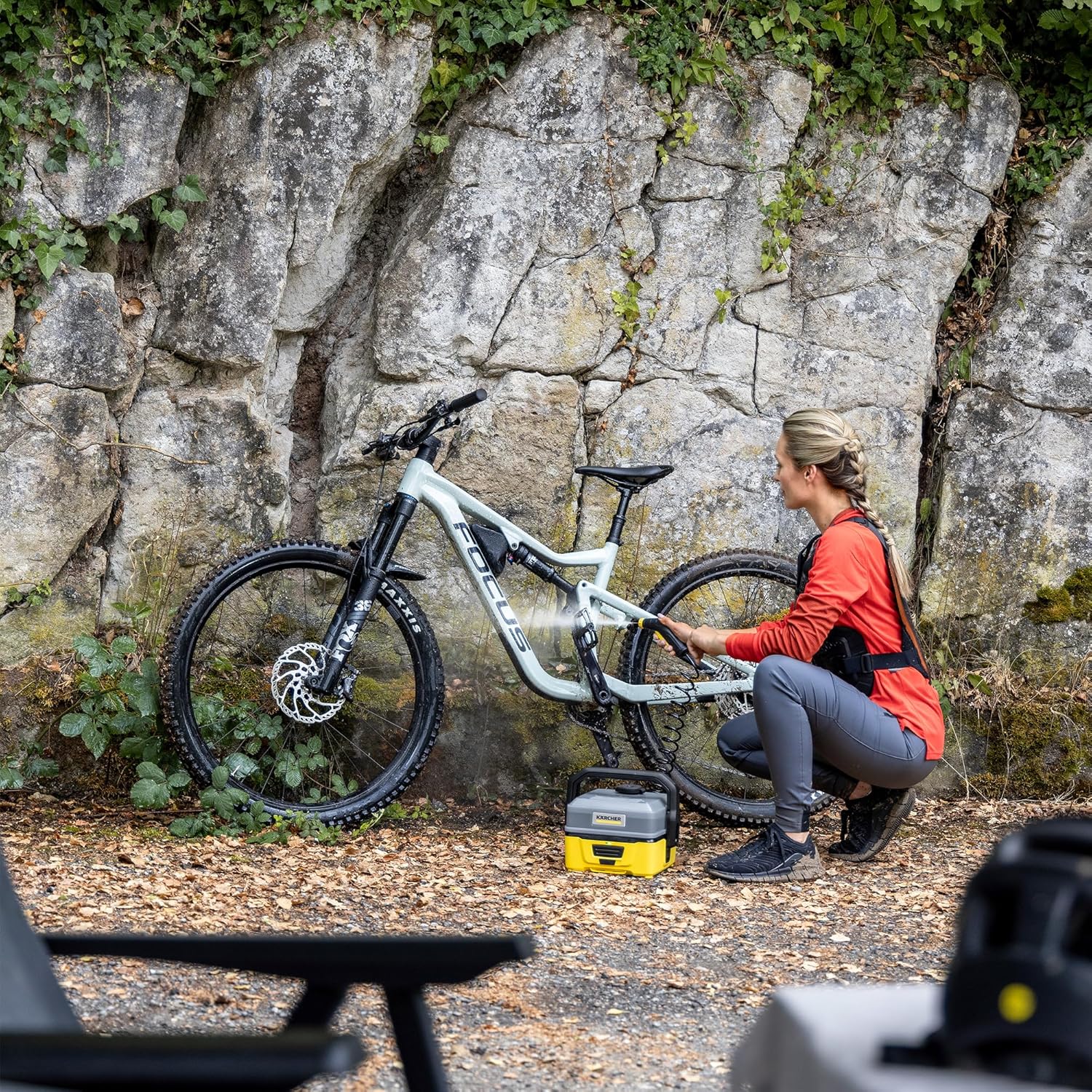 etezen Nettoyeur à Pression Mobile OC 3 + Kit Vélo, Débit : 2 L/h, Réservoir d'eau : 4 L, Tuyau : 2,8 m, Buse à Jet Plat, Brosse Universelle, Nettoyant, Bonnette Microfibres, Boîte de Rangement
