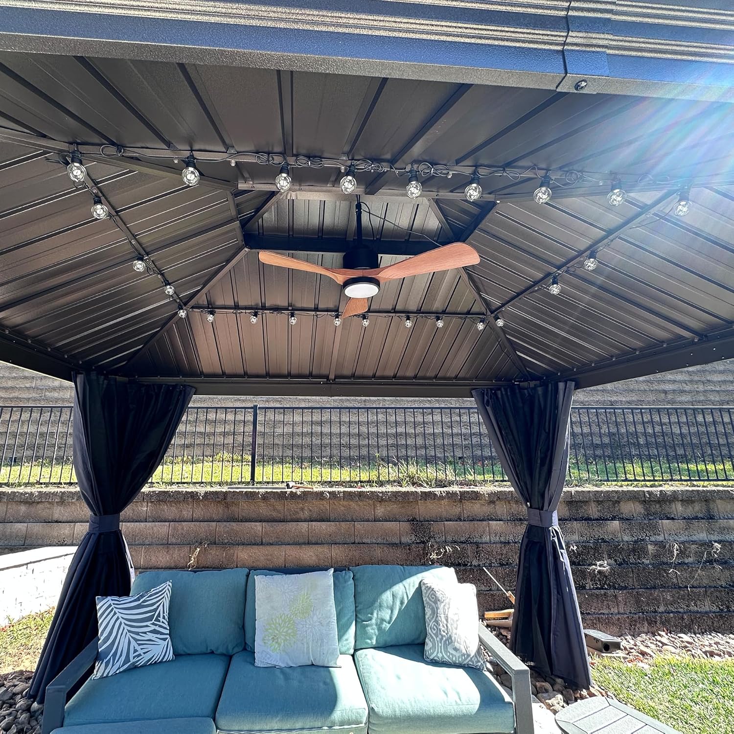 etezen - Tonnelle aluminium série éclairée - 4,85x3,65 m - gouttière, rideaux moustiquaires, poteaux renforcés, bro