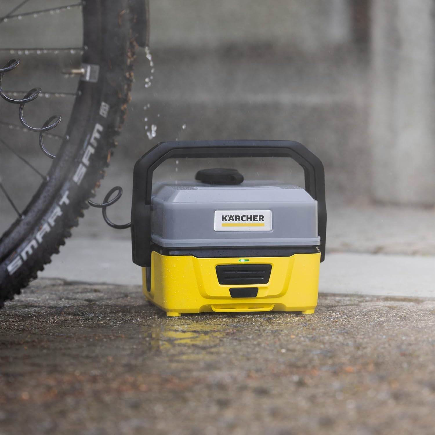 etezen Nettoyeur à Pression Mobile OC 3 + Kit Vélo, Débit : 2 L/h, Réservoir d'eau : 4 L, Tuyau : 2,8 m, Buse à Jet Plat, Brosse Universelle, Nettoyant, Bonnette Microfibres, Boîte de Rangement