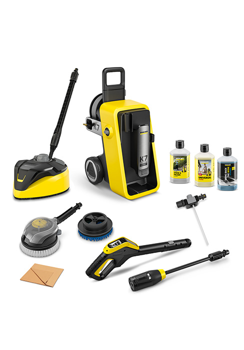 Présentation des accessoires de nettoyage etezen, notamment des accessoires de nettoyeur haute pression jaunes et noirs, des brosses, des solutions de nettoyage et des outils de nettoyage de surfaces disposés horizontalement.